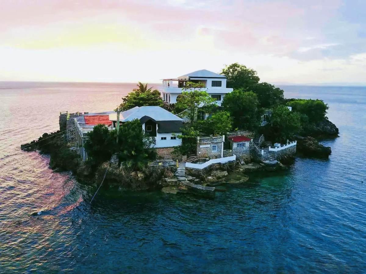 Utopia Island Resort Batangas Exterior foto